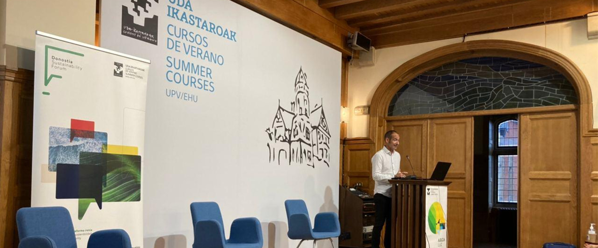 Biodibertsitateari eta natura-ondareari buruzko Ingurumen Komunikazioaren Eskola abiarazi da UPV/EHUko Udako Ikastaroetan