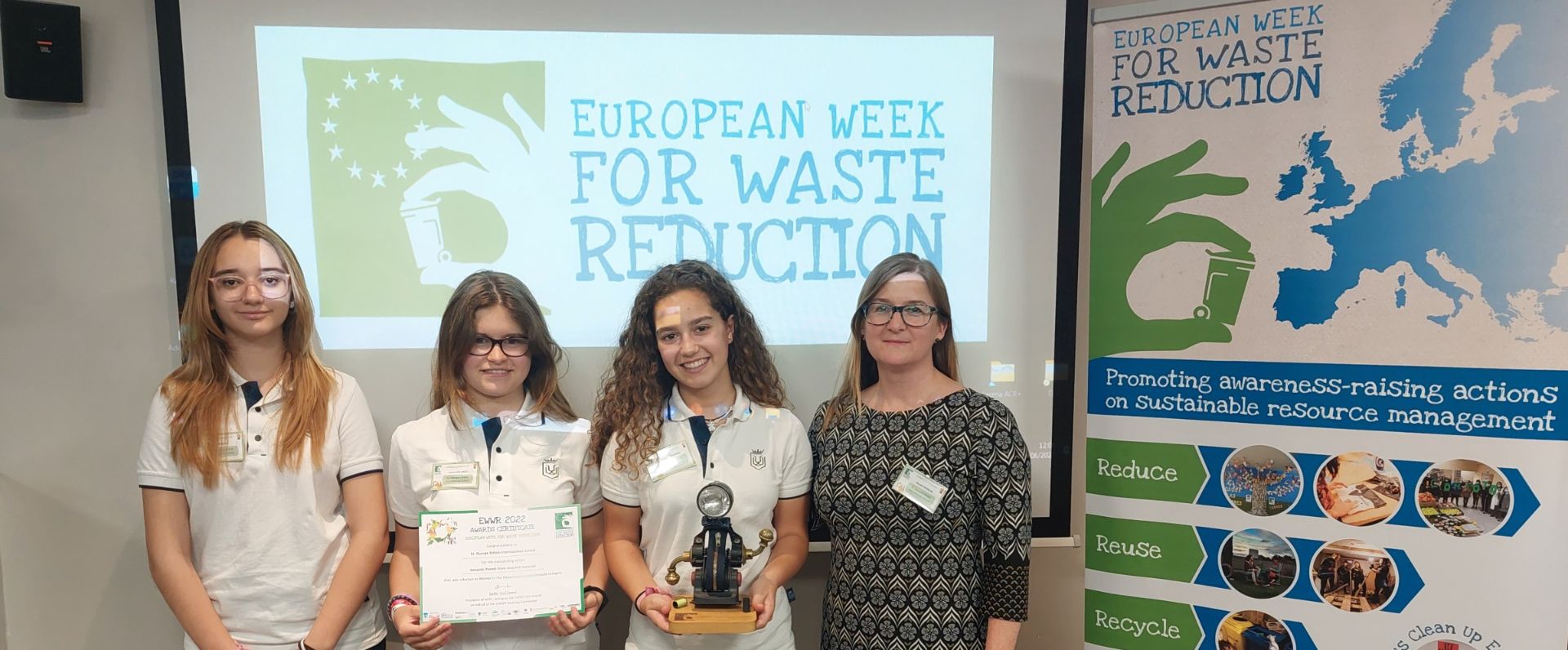 La Semana Europea para la Prevención de Residuos premia al colegio vizcaíno St. George's School por su proyecto para reducir el ruido reciclando material textil