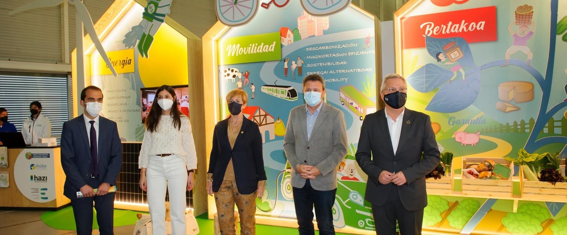 Basque Green Deal ekimenak ongietorria egiten die Bioterra azokara datozen bisitariei